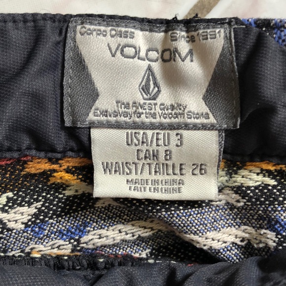 Volcom shorts - Picture 2 of 3
